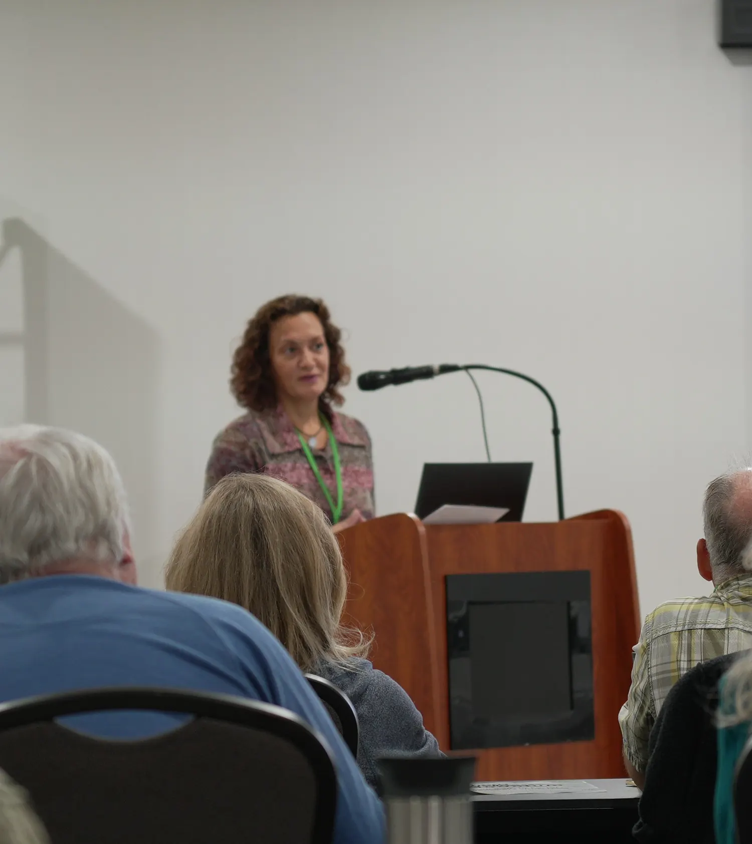 A speaker presenting at the THERA annual conference